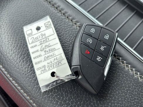 Used 2021 GMC Yukon Denali w/ Denali Premium Package AWD/4WD image 39