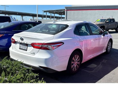 Used 2019 Toyota Camry LE image 3