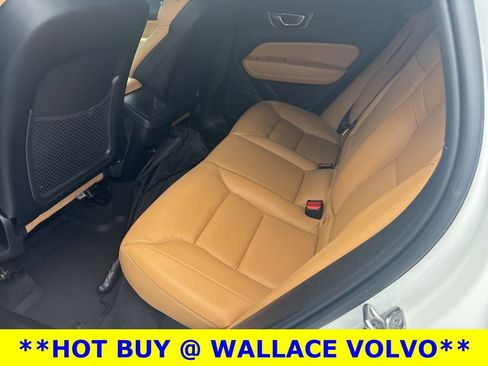 Used 2020 Volvo XC60 T5 Momentum w/ Protection Package Premier image 3