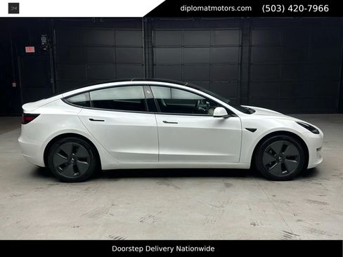 Used 2021 Tesla Model 3 Standard Range Plus image 8