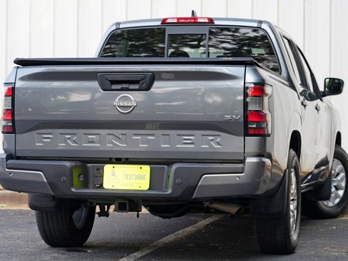 Used 2022 Nissan Frontier SV RWD image 4