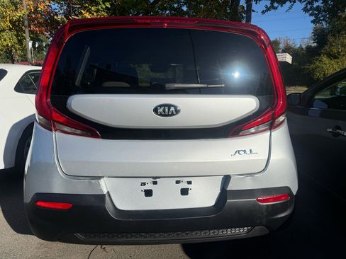 Used 2021 Kia Soul LX image 9