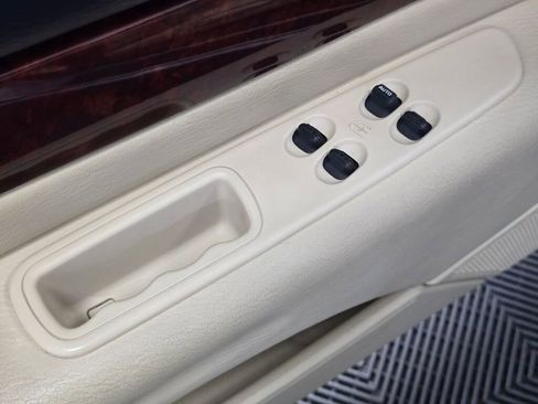 Used 2003 Chrysler Sebring Limited image 90