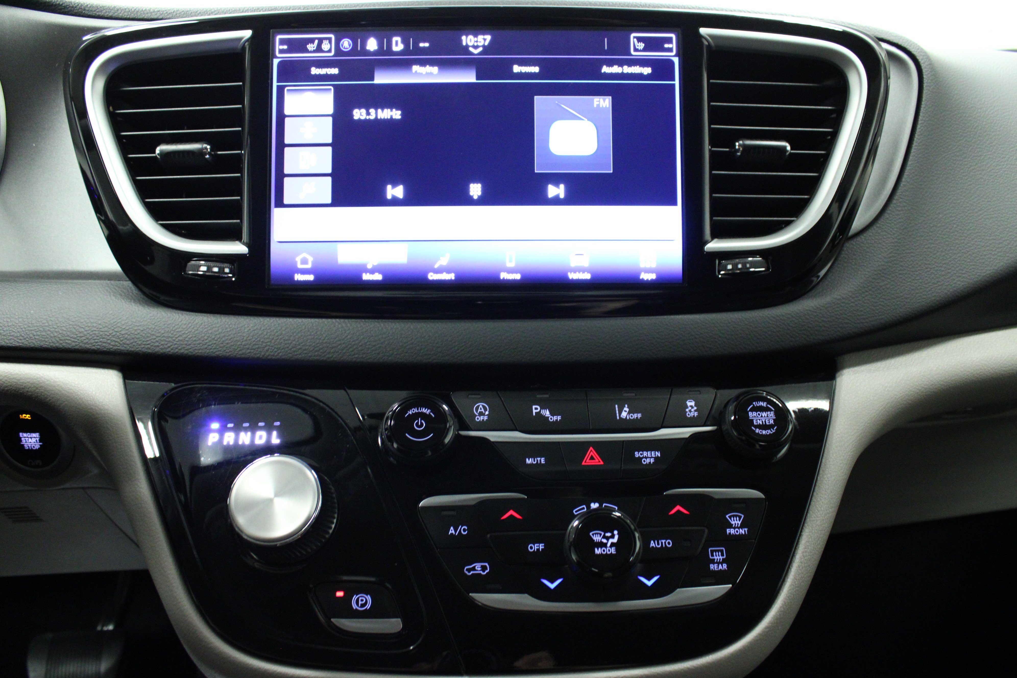 Used 2023 Chrysler Pacifica Touring-L FWD image 23