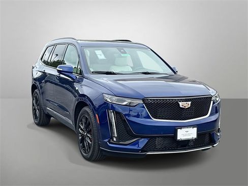 Used 2025 Cadillac XT6 Sport w/ Technology Package image 13
