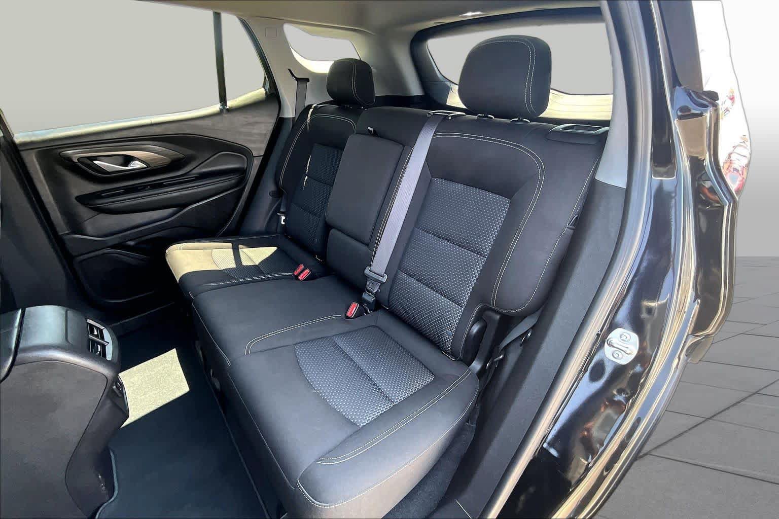 Used 2024 GMC Terrain SLE w/ Driver Convenience Package FWD image 20