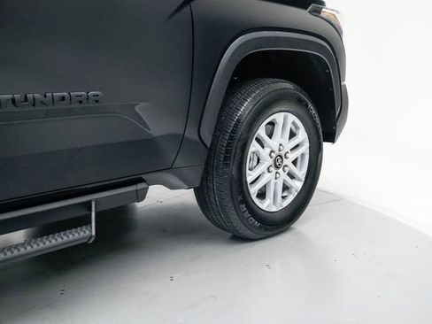 Used 2025 Toyota Tundra SR5 w/ SR5 Convenience Package AWD/4WD image 19