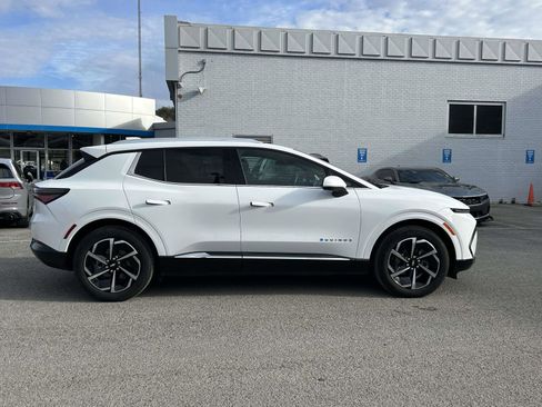 Used 2025 Chevrolet Equinox EV LT w/ Convenience Package image 2
