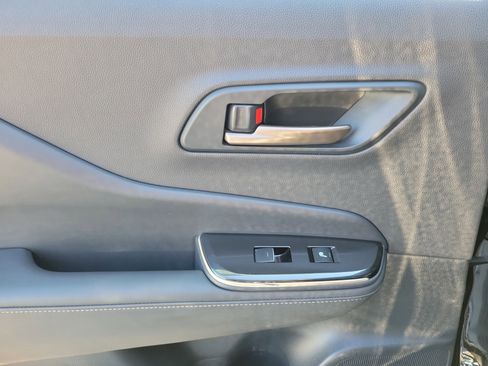 Used 2025 Toyota Crown AWD/4WD image 12