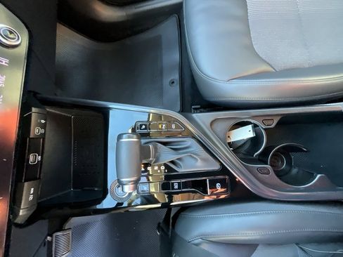 Used 2023 Kia Niro EX image 16