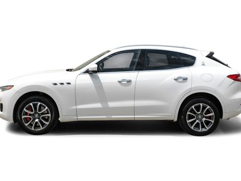 Used 2017 Maserati Levante S AWD/4WD image 10