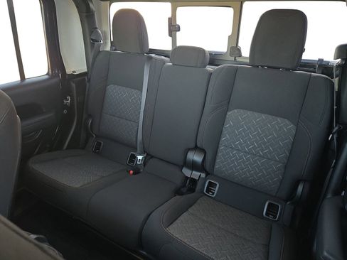 Certified 2025 Jeep Gladiator Mojave image 13