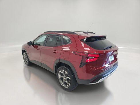 Used 2025 Chevrolet Trax LT w/ LT Convenience Package FWD image 6
