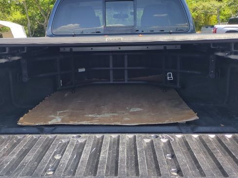 Used 2017 Nissan Frontier SV w/ SV Value Truck Package image 6