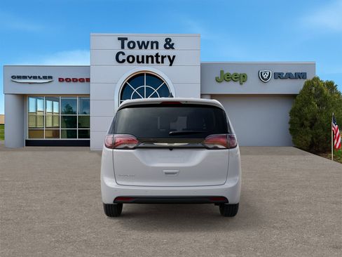 New 2026 Chrysler Voyager LX image 33