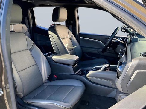 Used 2023 Chevrolet Colorado ZR2 w/ ZR2 Convenience Package III image 23