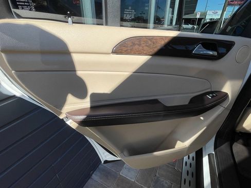 Used 2017 Mercedes-Benz GLS 450 4MATIC image 32