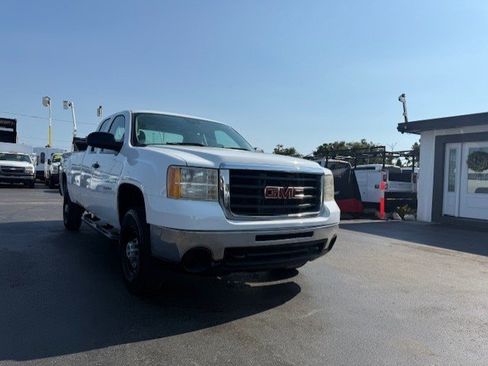 Used 2010 GMC Sierra 2500 W/T image 4