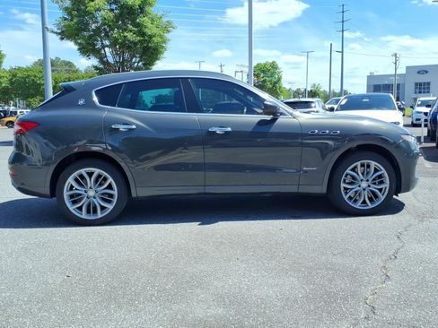 Used 2018 Maserati Levante S GranLusso AWD/4WD image 2