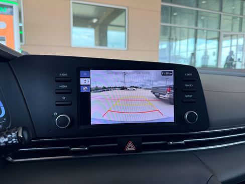 Used 2024 Hyundai Elantra SE FWD image 19