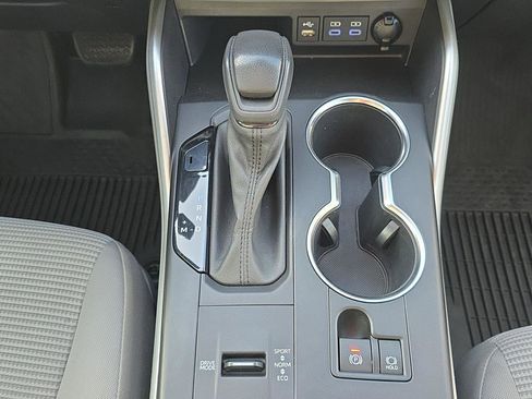 Used 2022 Toyota Highlander L image 13