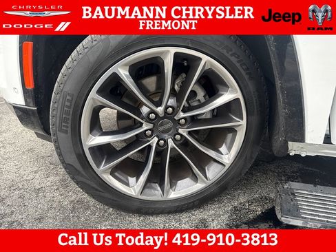 Used 2024 Jeep Wagoneer Series III w/ Premium Group I AWD/4WD image 27