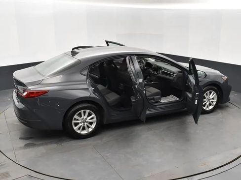 Used 2025 Toyota Camry LE image 6