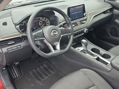 Used 2025 Nissan Altima 2.5 SV image 15