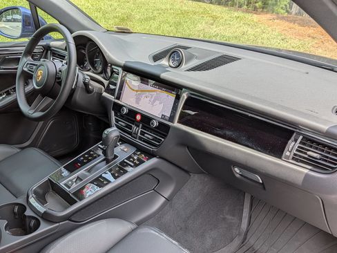 Certified 2026 Porsche Macan AWD/4WD image 21