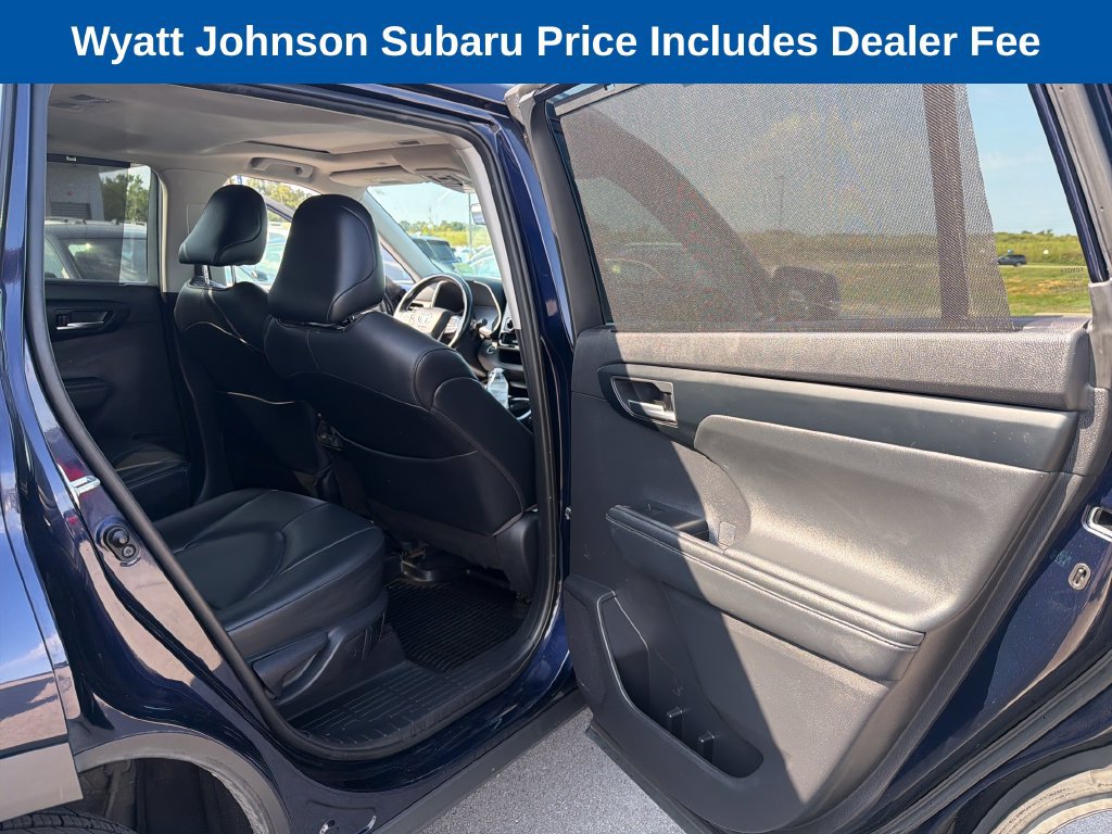 Used 2021 Toyota Highlander XLE AWD/4WD image 40