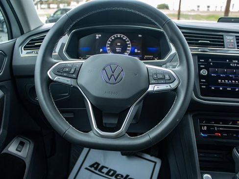 Used 2023 Volkswagen Tiguan SE image 29