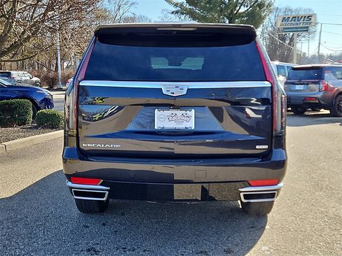 Used 2022 Cadillac Escalade Premium Luxury image 7