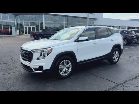 Certified 2024 GMC Terrain SLE w/ Driver Convenience Package FWD image 4