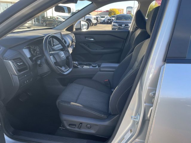 Used 2025 Nissan Rogue SV AWD/4WD image 23
