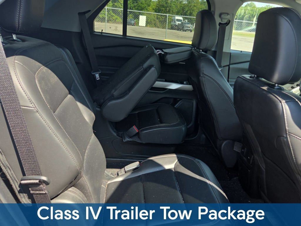 Used 2023 Ford Explorer XLT w/ Equipment Group 202A AWD/4WD image 3