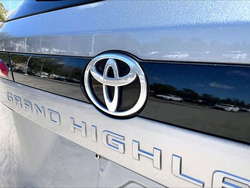 Used 2024 Toyota Grand Highlander Limited image 31