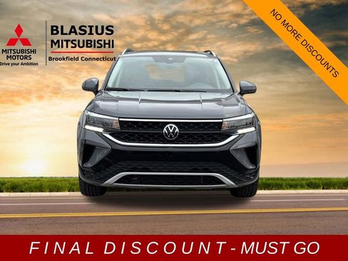 Used 2023 Volkswagen Taos SE image 3