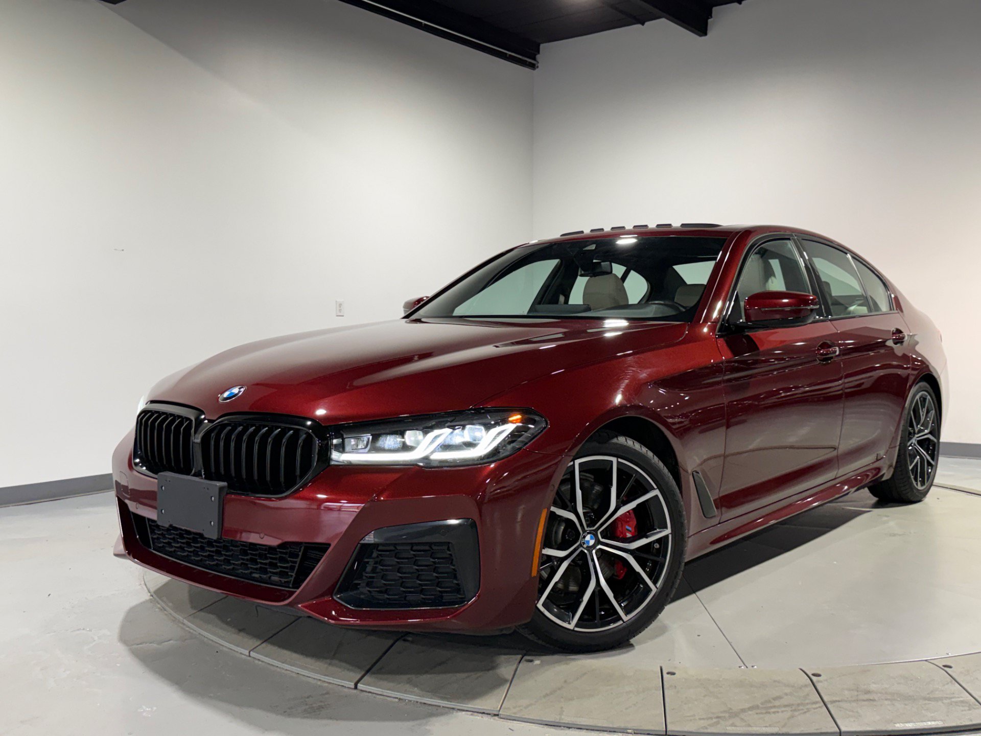 Used 2023 BMW 530i xDrive w/ M Sport Package AWD/4WD image 1