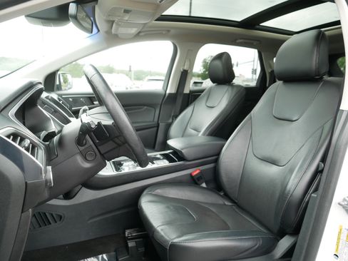 Used 2019 Ford Edge Titanium w/ Equipment Group 301A AWD/4WD image 14