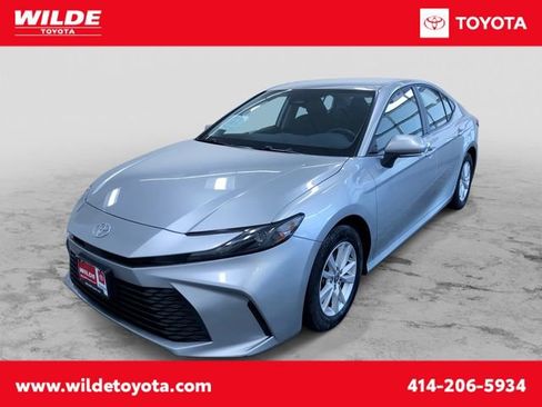 Used 2025 Toyota Camry LE image 1