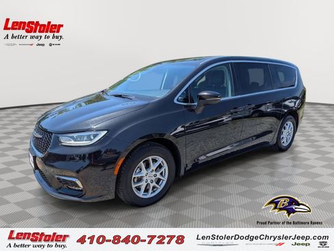 Used 2023 Chrysler Pacifica Touring-L FWD image 1