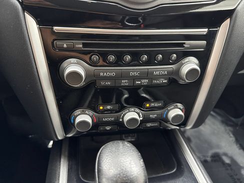 Used 2020 Nissan Pathfinder SV FWD image 29
