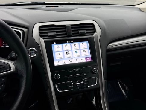 Used 2019 Ford Fusion SE FWD image 32