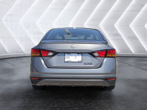 Used 2025 Nissan Altima 2.5 SV FWD image 4