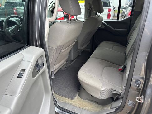 Used 2016 Nissan Frontier SV image 18