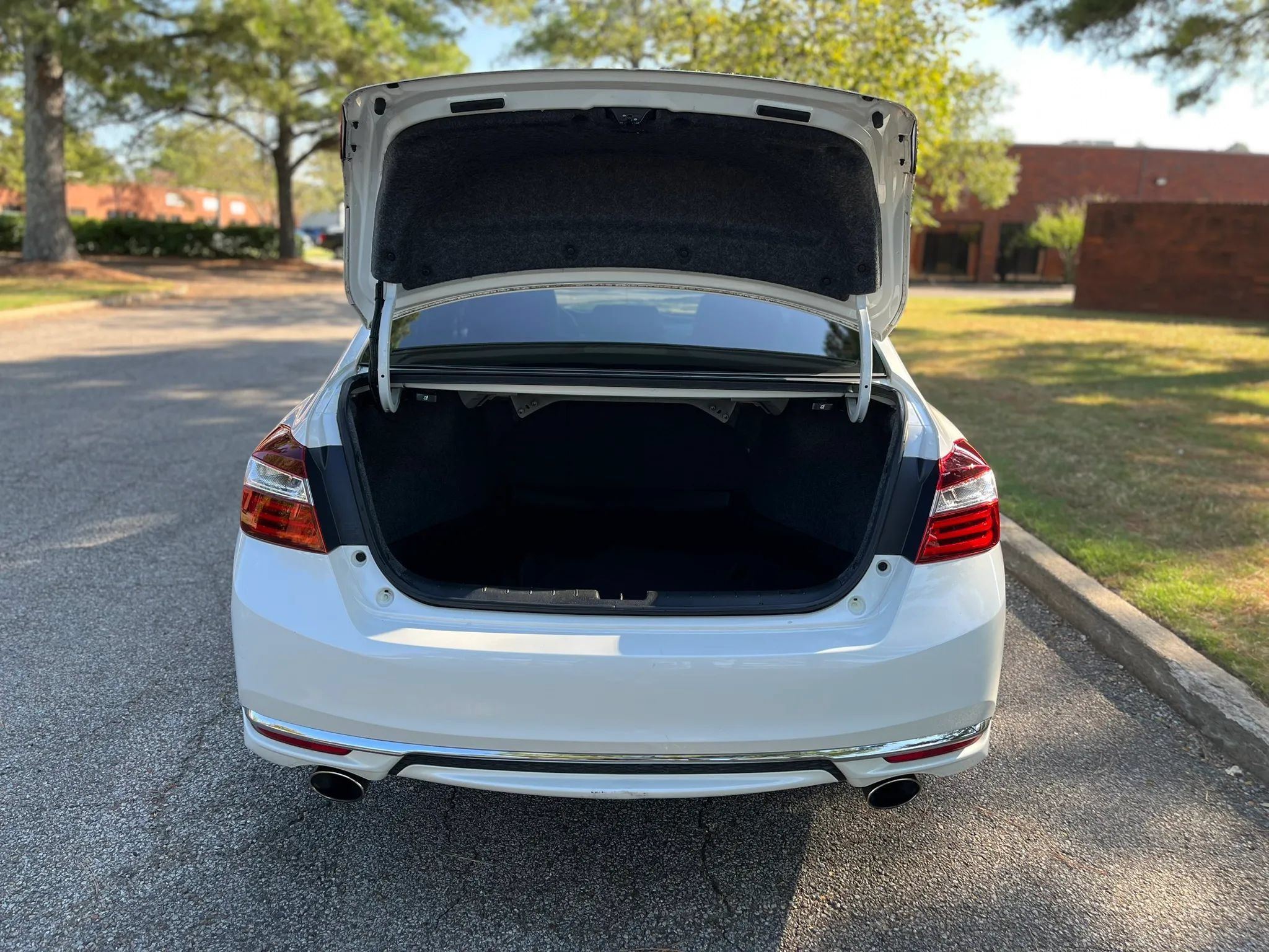 Used 2017 Honda Accord Sport image 19