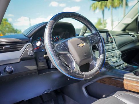 Used 2020 Chevrolet Suburban LT image 9