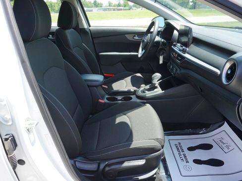 Used 2021 Kia Forte LXS FWD image 21