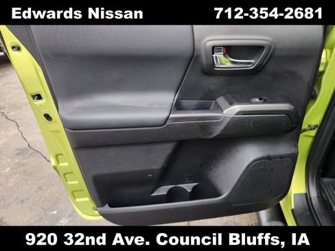 Used 2023 Toyota Tacoma TRD Off-Road image 12