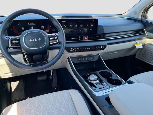 Certified 2025 Kia Carnival EX image 23